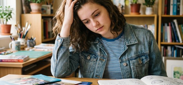Hésiter entre plusieurs écoles d’arts appliqués après le bac sans rester bloqué Hésiter entre plusieurs écoles d’arts appliqués après le bac sans rester bloqué